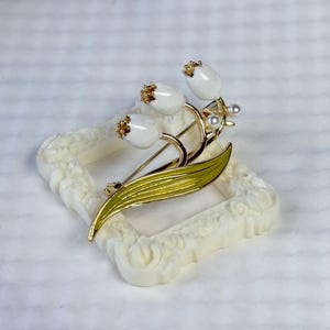 Elegant Lily of the Valley Brooch, Custom Enamel Flower Pin, Wedding Corsage, Special Gifts for Mom,mother's day