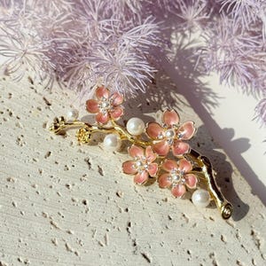 ヴィンテージの桜の花のパールブローチ、ハンドメイドのブライダルドレスピン、花嫁介添人ジュエリー、お母さんへの特別な贈り物、母の日