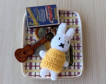 Chaveiro de crochê da Miffy, enfeite para bolsa, presente para ela.