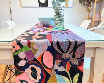 Vibrant Table Runner with Boho Charm - Art Inspired Flower Design for Unique Home Decor