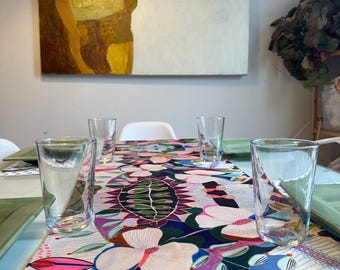 Vintage-Inspired Table Decor Reflecting Warmth of Family Traditions