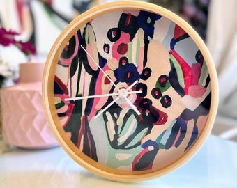Cheerful Abstract Wall Clock - Living Room Timepiece