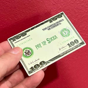 Pay Up Sucka – Zabawna wizytówka z zieloną folią i plamką UV – Humorystyczny prezent dla dorosłych – Savage IOU – 700 GSM – 20 sztuk