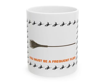 You Must Be a Frequent Flier-mok - grappig heksencadeau, sarcastische bezemsteelhumor, Halloween-koffiekopje, Office Gag-cadeau voor haar