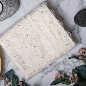 Cream Hand Towel Set of 4 – Elegant Lace & Pearl Embroidery – Velvet Cotton Luxury Bathroom Gift – Turkish Towels