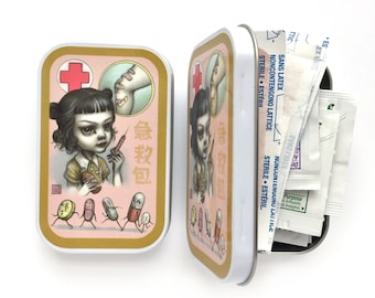 Boîte de poche pour trousse de premiers soins - Sick Girls Club - Cadeau pour votre infirmière préférée - par Mab Graves