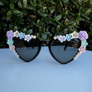 Custom Flower Shop sunglasses w/ black frame, embellished sunglasses, flower sunglasses, sunnies, sunglasses, Stylish sunglasses, Flowers
