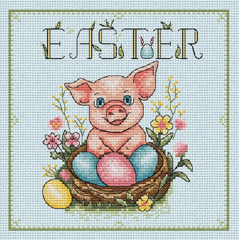 Puede incluir: Un cerdito rosado se sienta en un nido de ramitas con huevos de Pascua coloridos. La palabra "PASCUA" est&aacute; escrita sobre el cerdito en una fuente caprichosa.