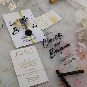 Ensemble élégant de faire-part de mariage en acrylique, invitation moderne transparente en feuille d'or, carte de mariage de luxe minimaliste personnalisée avec textes en noir et carte RSVP