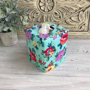 Sweet romance Floral reversible tissue box cover