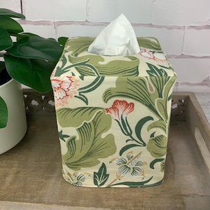 Botanical foliage Green reversible tissue box cover