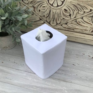 White linen/cotton blend reversible tissue box cover image 3