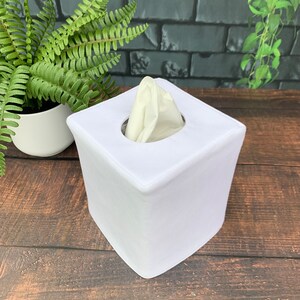 White linen/cotton blend reversible tissue box cover image 4