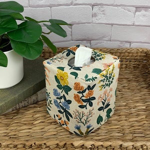 Floral garden natural colored reversible tissue box cover