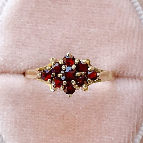 GORGEOUS Vintage 9ct Gold Garnet Cluster Ring, Size 6.25, Made in Birmingham, London