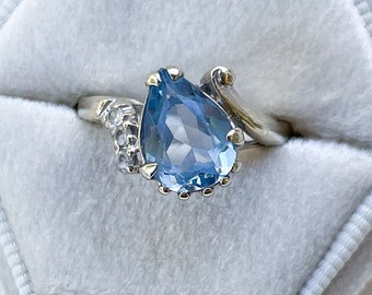 DREAMY 10K White Gold Topaz Ring With Sparkling Quartz Accents, Size 7