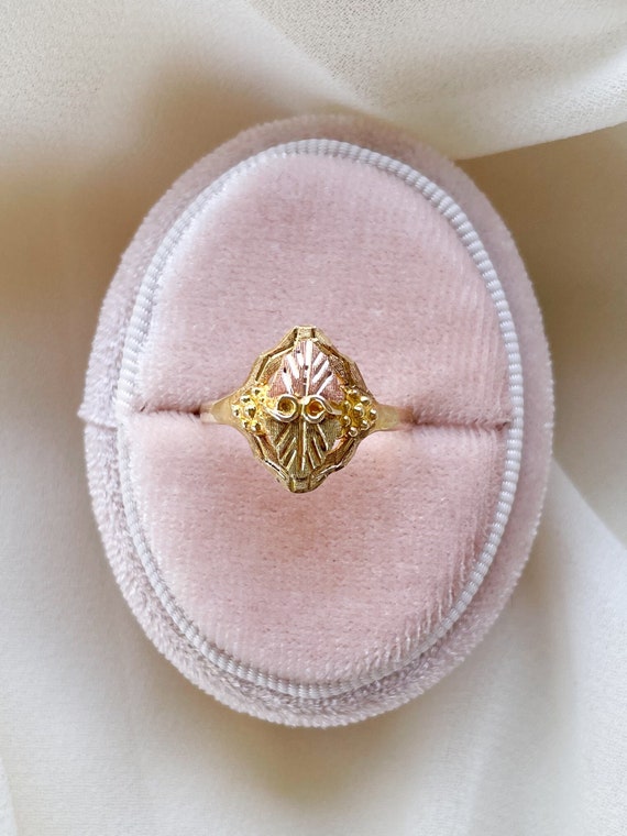 ENCHANTING Vintage 10K Black Hills Gold Ring With 