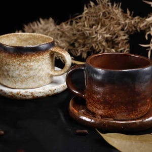 Taza de café de cerámica hecha a mano con platillo – Taza de té rústica de cerámica, taza de gres estilo japonés, taza de cafetería, regalo de inauguración de casa