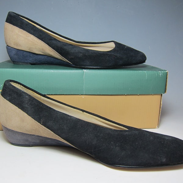 Bi Colored  Leather/Suede Hush Puppies Low Heel Shoes Made in USA,Size 6 1/2 Medium,Old New Stock