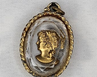 Vintage Gold tone Intaglio Reverse Cameo in Glass Pendant
