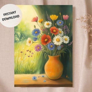 Op de afbeelding: Een levendig bloemstilleven schilderij met een boeket kleurrijke wilde bloemen in een oranje vaas. Het boeket bevat rode klaprozen, witte madeliefjes en blauwe korenbloemen. De tekst "INSTANT DOWNLOAD" staat in een witte cirkel.