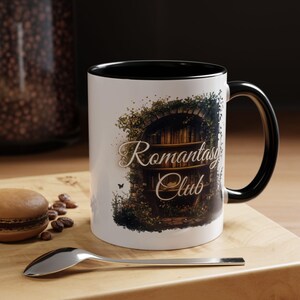 Kubek do kawy Romantasy Club, Enchanted Garden Vibes, Idealny prezent dla miłośników książek, Wystrój domu, Przytulne przerwy na kawę, Inspirowane fantazją