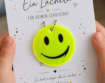 Leucht Happy Gesicht zur Einschulung – Geschenk für Schultüte, Mutmacher Anhänger Schulstart, Glücksbringer für Erstklässler