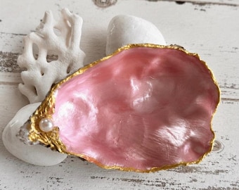 Gift for girlfriend, painted oyster, seashell with gold rim as an extravagant gift – maritime ring dish and jewelry tray