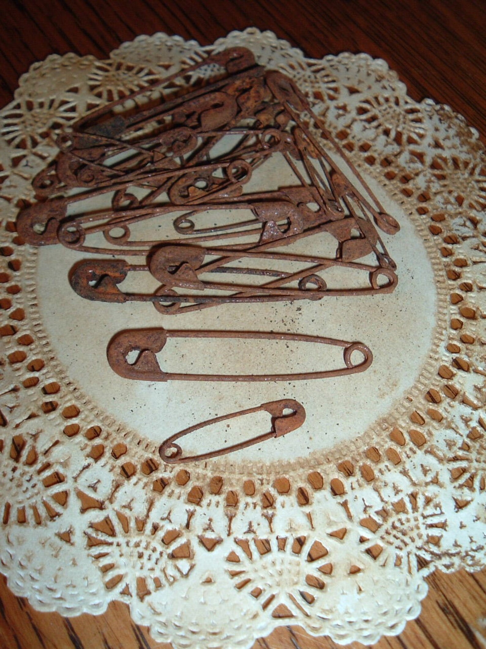 50 Rusty Safety Pins 2 Sizes Rustic Primitive Crafts Rustic Etsy