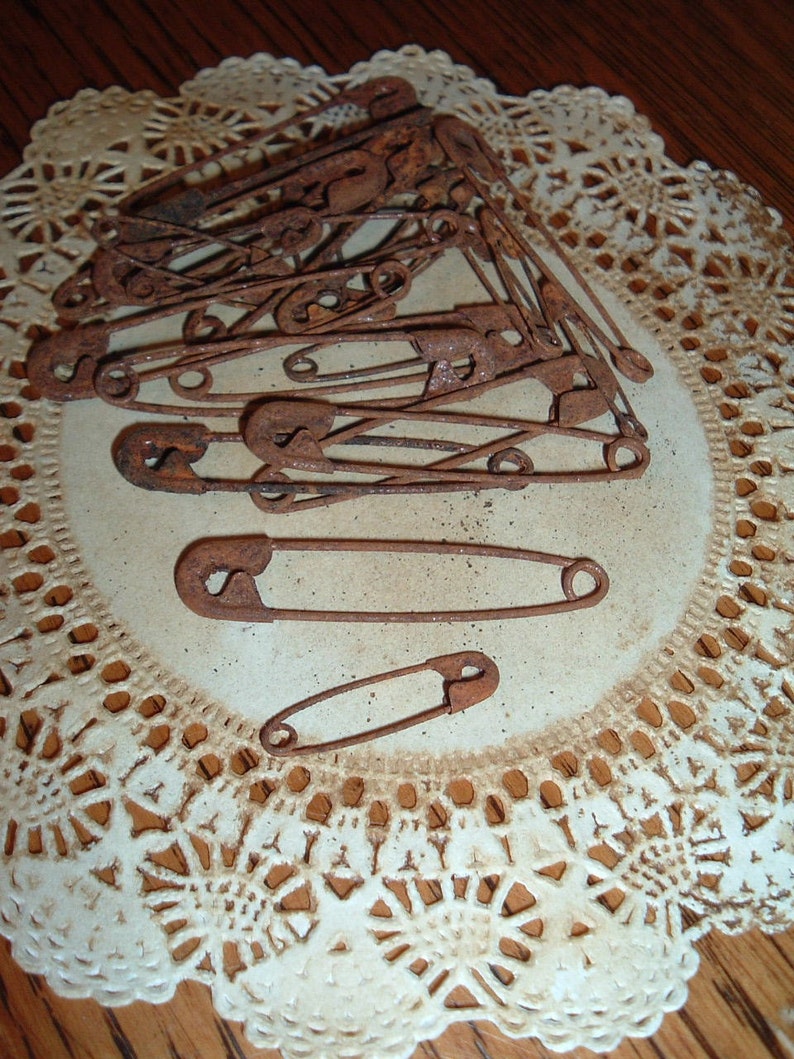 50 Rusty Safety Pins 2 sizes Rustic Primitive Crafts Rustic Etsy