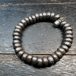 Tibetan Iron Meteorite Mala Bracelet – 36 Engraved Beads, Six-Syllable Mantra, Adjustable Stretch Design