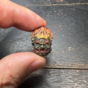 Handgeschnitzter tibetischer Mahakala Anhänger | Hirschgeweih Schnitzerei | Beschützer Amulett | Spiritueller Schmuck