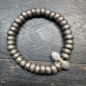 Tibetan Iron Meteorite Mala Bracelet – 36 Engraved Beads, Six-Syllable Mantra, Adjustable Stretch Design