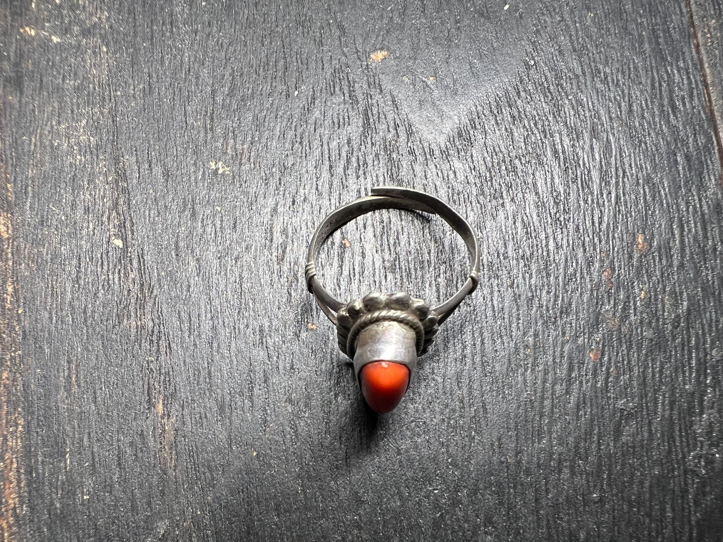 Bague Vintage Argent Sertie De Corail Non Traité 10x8mm - Style Ethnique Tibet, Taille 56, Occasion