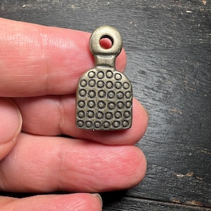 Tibetan Brass Mantra Dot Talisman Pendant | Vintage-Style Protection Amulet | Buddhist Charm for Prayer & Meditation