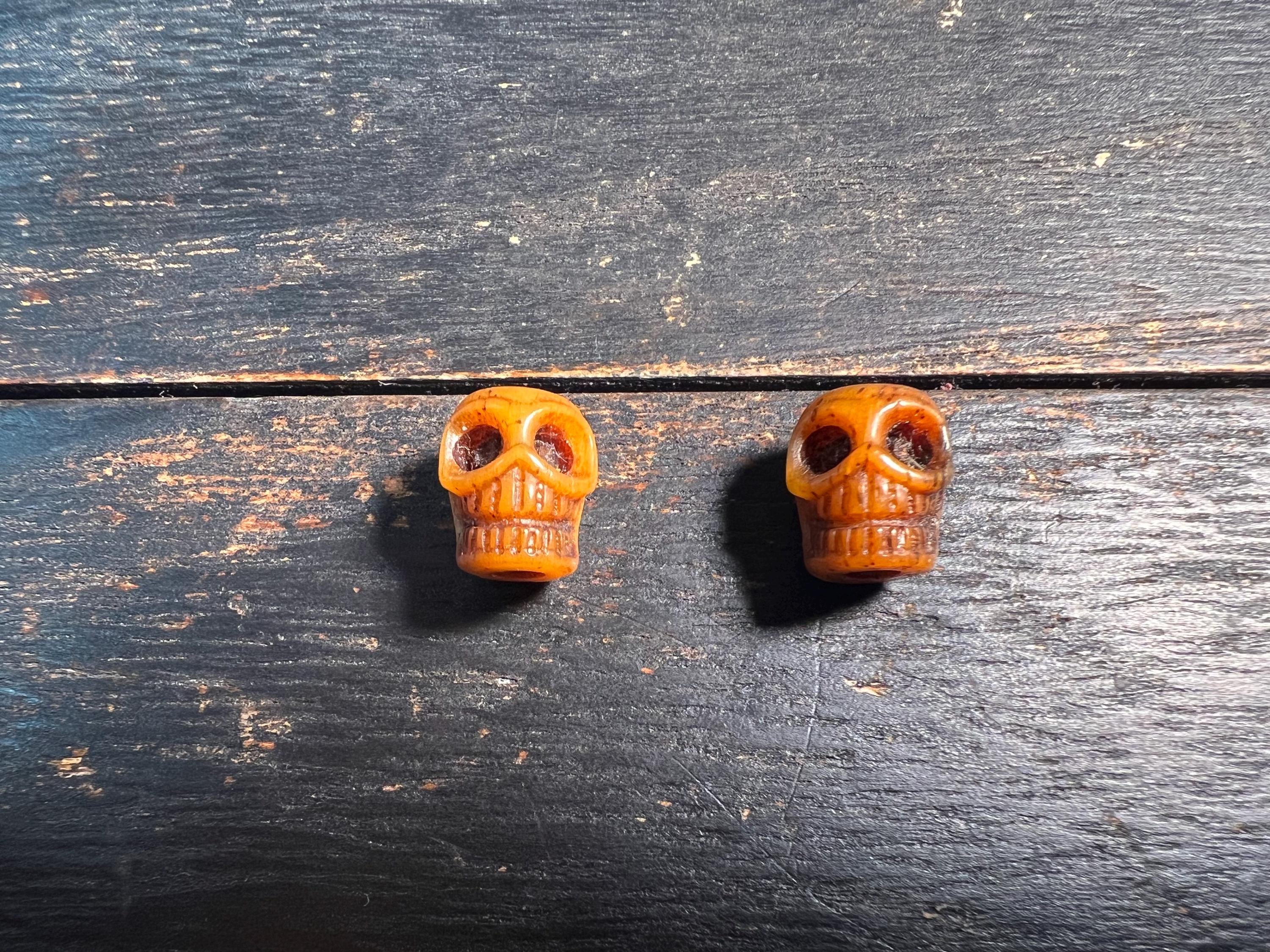 手彫りヤク骨スカルビーズ2個セット｜チベットの職人による数珠や