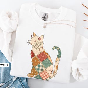 Patchwork Cat Shirt, Calico Kitten Sweatshirt, Cottagecore Graphic, Faux Quilted Crewneck, Vintage Style Shirt White