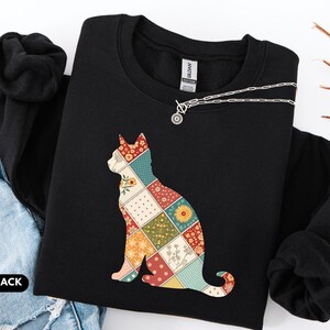 Faux Patchwork Cat Sweatshirt, Quilted Crewneck, Vintage Style Shirt, Retro Kitten Pullover, Cottagecore Graphic Black
