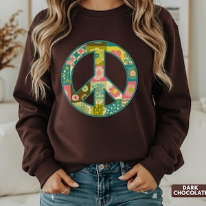 Boho Peace Sign Sweatshirt, Patchwork Peace Symbol Crewneck, Hippie Bohemian Graphic, Retro Festival Sweatshirt Gift