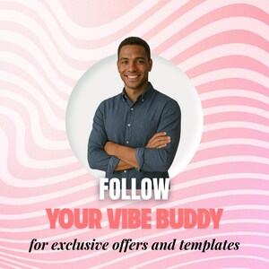 K&ouml;nnte beinhalten: Eine l&auml;chelnde Person in einem blauen Hemd mit verschr&auml;nkten Armen vor einem rosa-wei&szlig;en wellenf&ouml;rmigen Hintergrund. Text: "FOLLOW YOUR VIBE BUDDY for exclusive offers and templates."