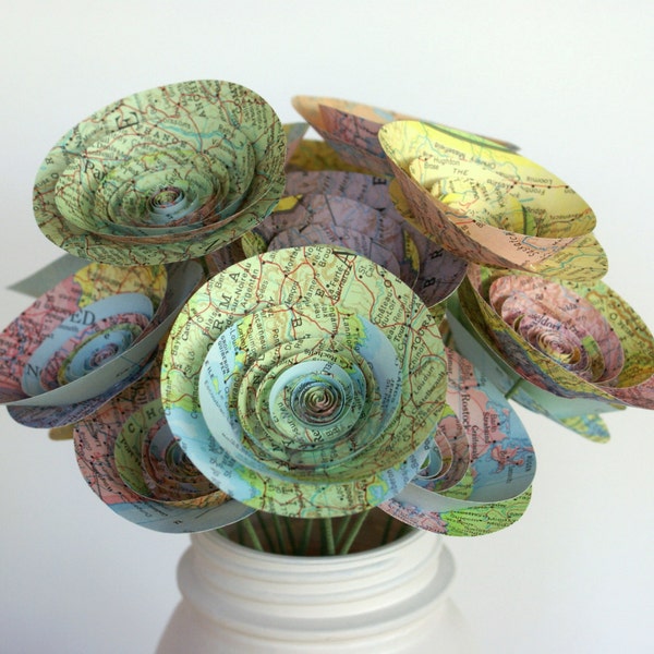 Papierkarte Blumen aus einem Vintage Atlas, mittelgroße Blumen, Geschenk für Reisende, Wanderlust Geschenk