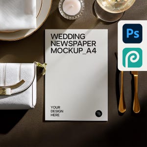 Mockup de jornal de casamento em PSD – Cena plana luxuosa com talheres dourados – Capa frontal editável – Compatível com Photoshop e Photopea