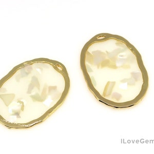 2pcs, NP-2461, MOP Chips Resin Pendant, 22X31mm, White Mother Of Pearl Chips, Shell Pendant