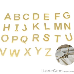 Può includere: Ciondoli in metallo color oro a forma di lettere dell'alfabeto. Ogni lettera è separata e ha due fori per il fissaggio a gioielli o altri oggetti artigianali.