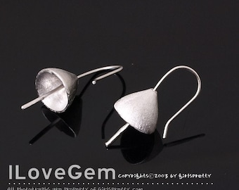 NP-609, Matt Rhodium plated over Brass, Simple cap with peg earwire, 925 sterling silver earwire