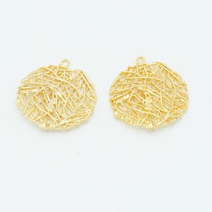 NP-661, Matt Gold plated over Brass, 20mm Net Disc pendant, Necklace Round Pendant