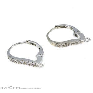 Puede incluir: Un par de ganchos para pendientes de plata con una fila de piedras de circonita cúbica transparentes.