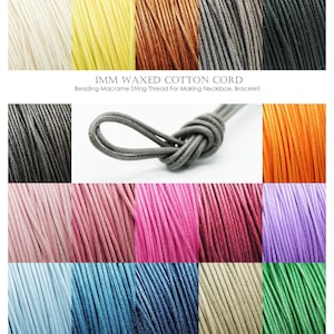 Könnte beinhalten: Eine Auswahl an 1 mm gewachsten Baumwollschnüren in verschiedenen Farben, darunter Weiß, Gelb, Braun, Grau und Schwarz. Das Bild zeigt auch eine Nahaufnahme einer grauen Schnur, die zu einem Knoten gebunden ist. Text: 1MM WAXED COTTON CORD Beading Macrame String Thread For Making Necklace, Bracelet!