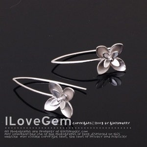 2pcs, NP-205, Matt Rhodium Plated, Flower linear Earrings, Flower Ear Wires, Flower Ear Hooks