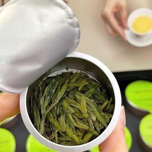 Kleine Dose – West Lake Dragon Well (Longjing) Grüner Tee | Ciao Guan Tee | Geschenk Box